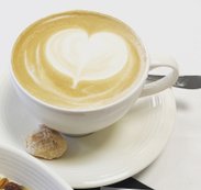 Cappuccino, Latte Art, Kaffee, Café Auszeit, Amaretti